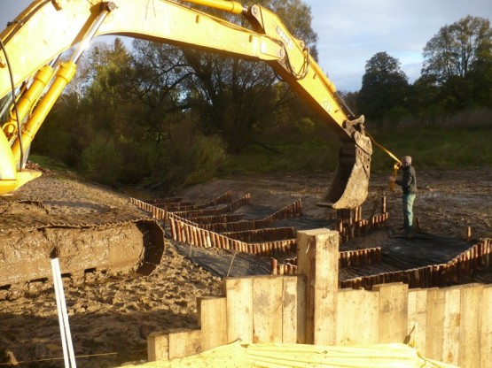 Budowa urządzeń wodnych oraz stawów dla płazów.