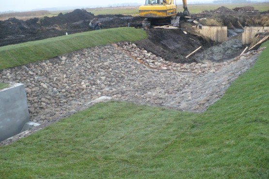 Budowa urządzeń hydrotechnicznych.
