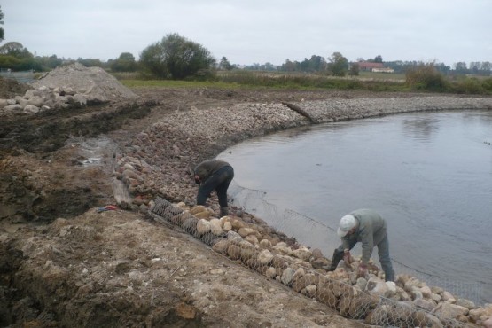 Umocnienie brzegu rzeki Gołdapa.