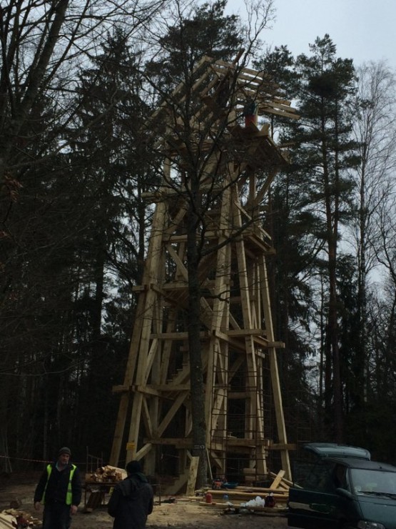 Budowa wieży widokowej.