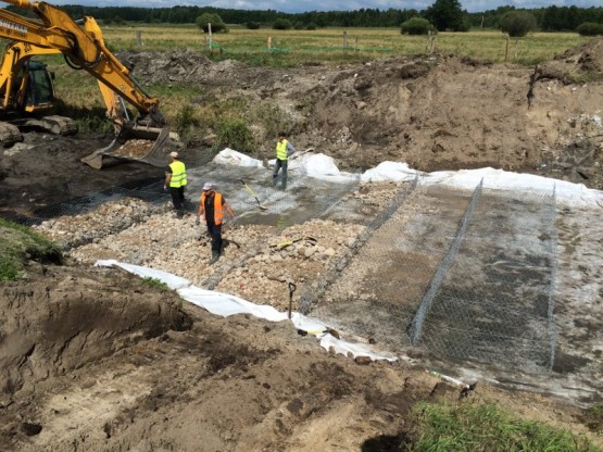 Naprawa jazu kozłowego na rzece Gołdapa.