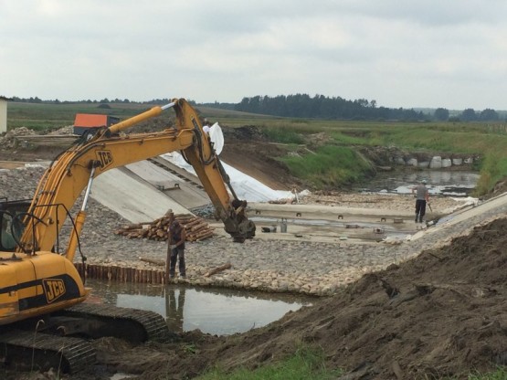 Naprawa jazu kozłowego na rzece Gołdapa.