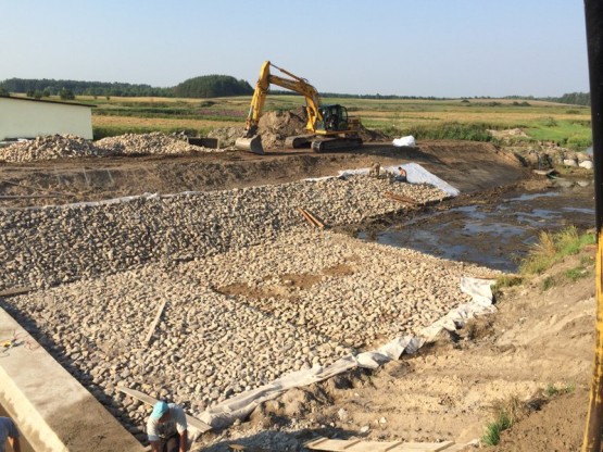 Naprawa jazu kozłowego na rzece Gołdapa.